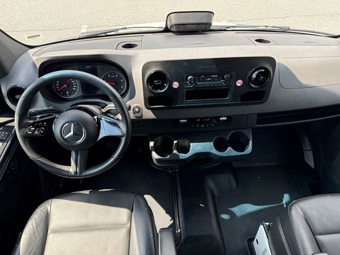 Used 2025 Mercedes-Benz Sprinter 2500 image 23