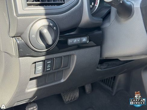 Used 2024 Nissan Titan SV w/ SV Convenience Package image 20