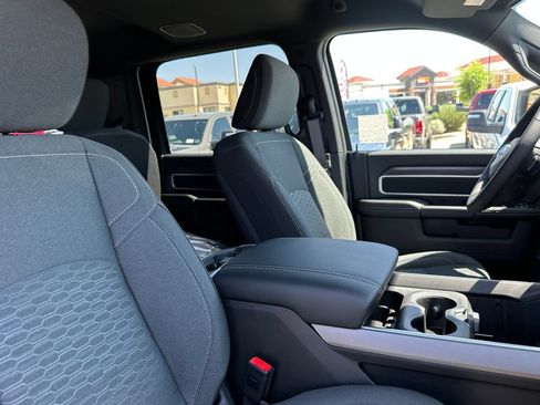 New 2026 RAM 2500 Big Horn AWD/4WD image 16