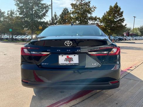Used 2025 Toyota Camry LE image 7