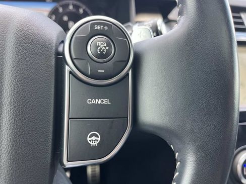 Used 2018 Land Rover Discovery HSE AWD/4WD image 41