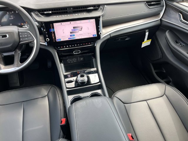 New 2027 Jeep Grand Cherokee Limited AWD/4WD image 16