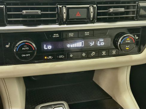 Used 2023 Nissan Pathfinder SV w/ SV Premium Package AWD/4WD image 24