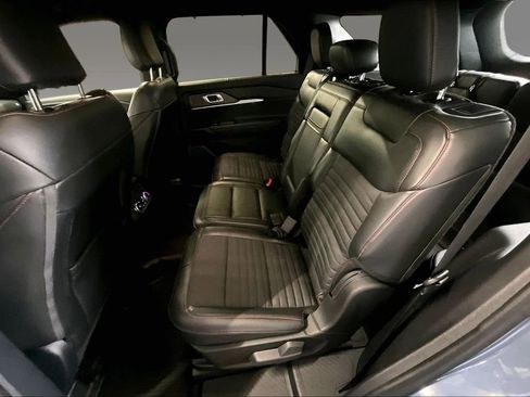 Used 2025 Ford Explorer ST-Line w/ Premium Package image 15