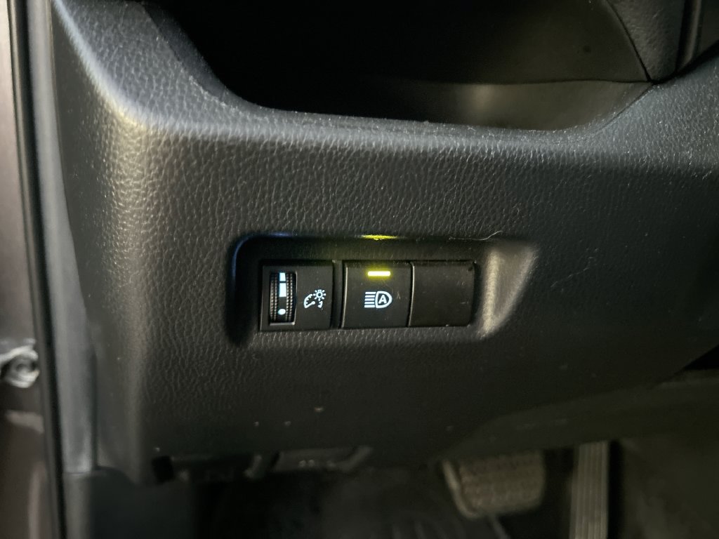 Used 2021 Toyota RAV4 LE FWD image 13