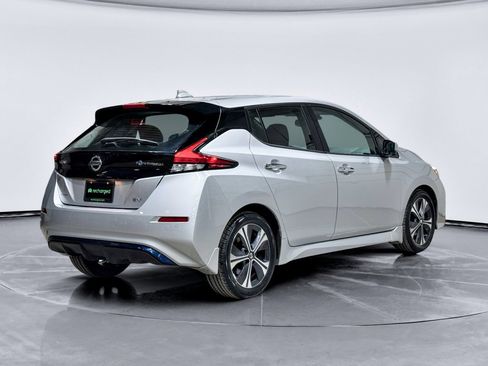 Used 2021 Nissan Leaf SV w/ SV Technology Package image 3