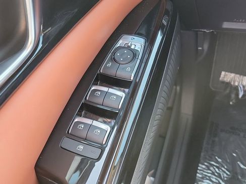 Used 2023 Kia Carnival SX Prestige image 24