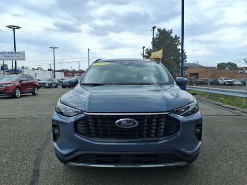Used 2024 Ford Escape SE w/ PHEV Premium Package FWD image 3