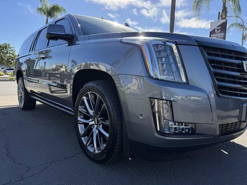 Used 2020 Cadillac Escalade ESV Platinum w/ Escalade Sport Edition image 10