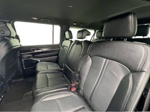Used 2024 Jeep Wagoneer L Series II RWD image 24
