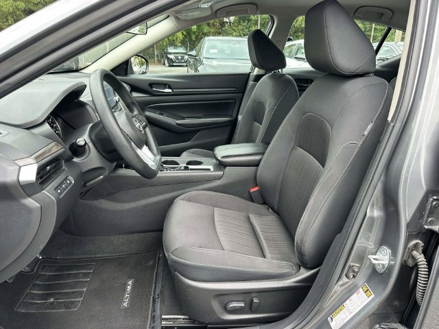 Used 2025 Nissan Altima 2.5 SV FWD image 15