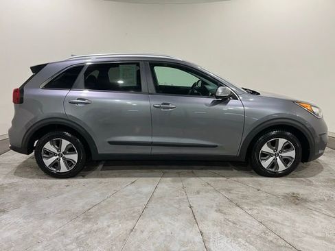 Used 2018 Kia Niro EX image 11