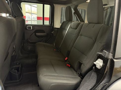 Used 2018 Jeep Wrangler Unlimited Sport S image 14