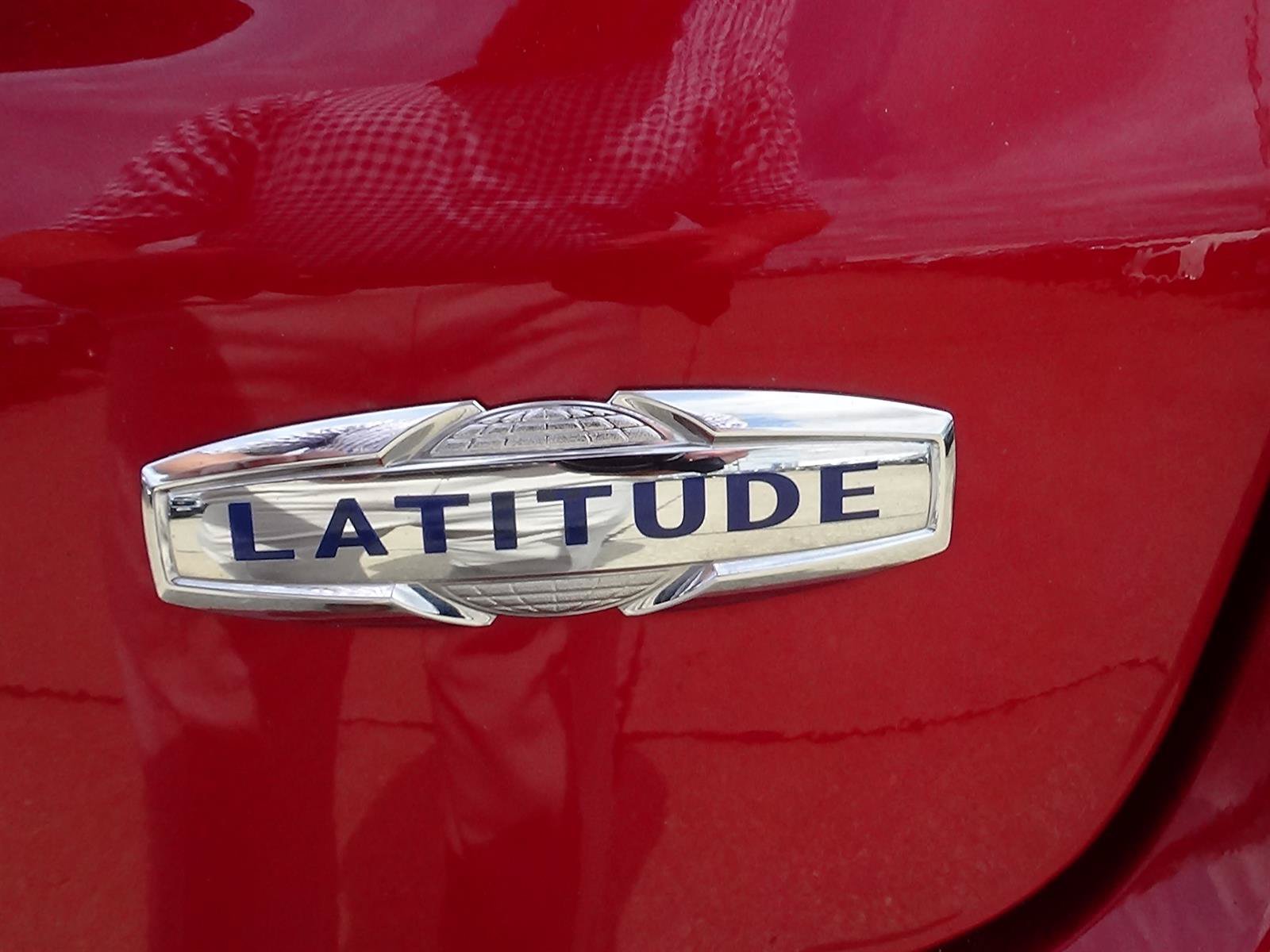 Certified 2025 Jeep Compass Latitude AWD/4WD image 10