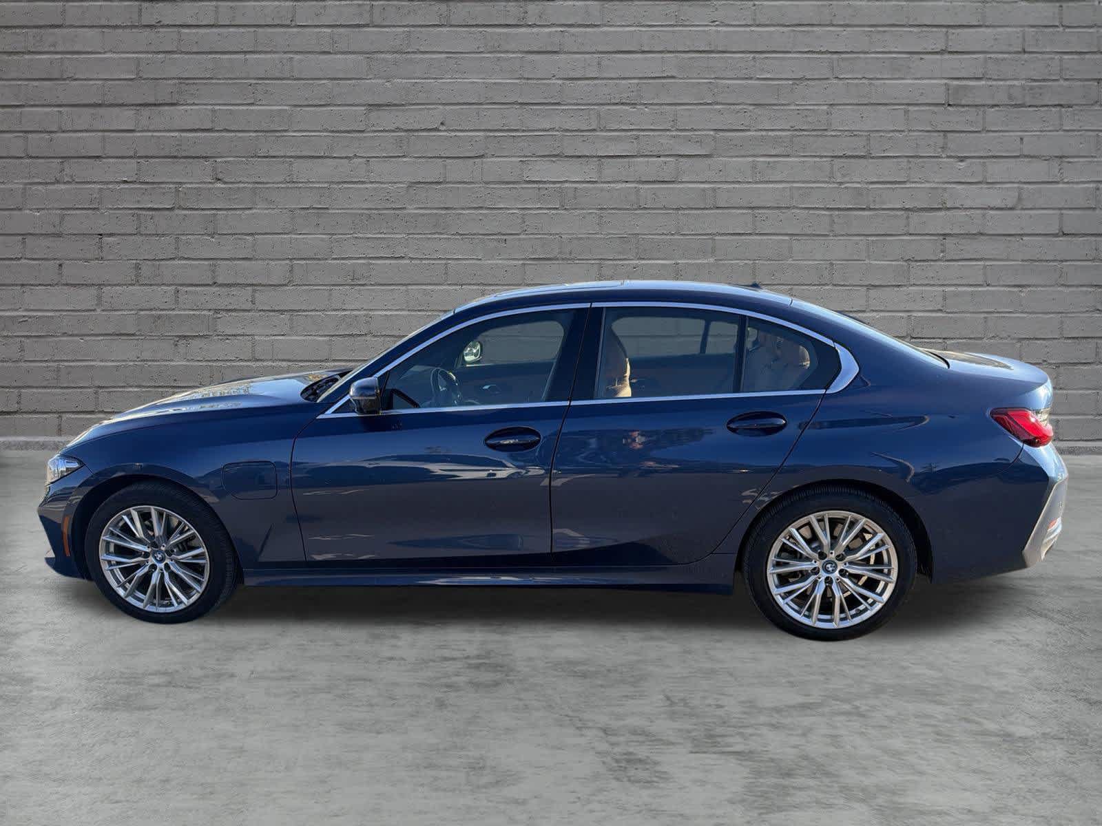 Used 2024 BMW 330e xDrive w/ Premium Package AWD/4WD image 2