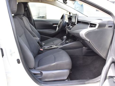 Used 2021 Toyota Corolla LE image 16