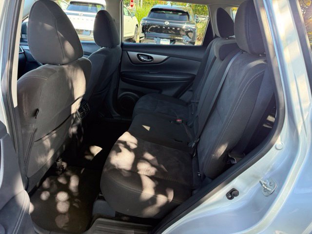 Used 2016 Nissan Rogue SV AWD/4WD image 18