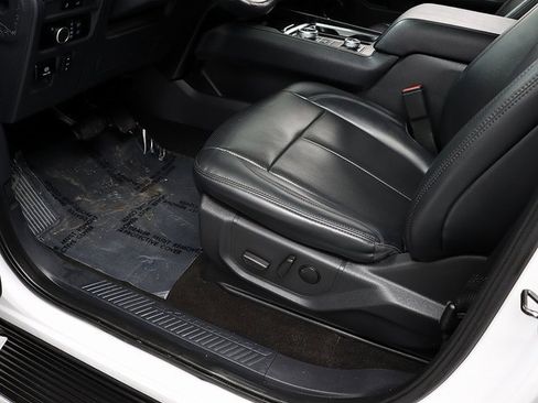 Used 2022 Ford Expedition XLT image 24