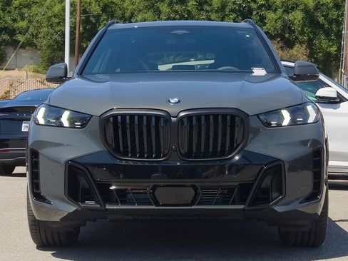 New 2026 BMW X5 xDrive40i w/ M Sport Package AWD/4WD image 2