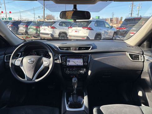 Used 2016 Nissan Rogue SV w/ SV Premium Package image 18