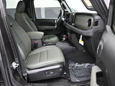 New 2025 Jeep Gladiator Mojave image 27