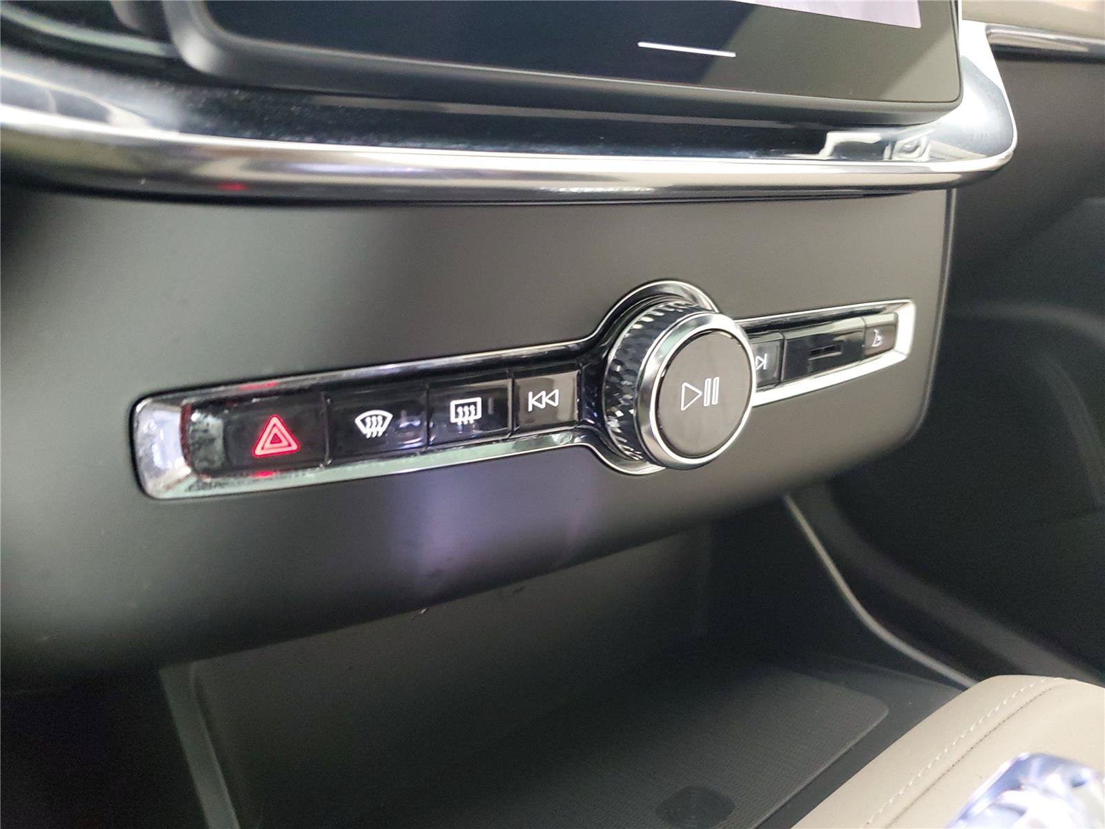 Certified 2026 Volvo XC90 B6 Plus w/ Protection Package Premier AWD/4WD image 30