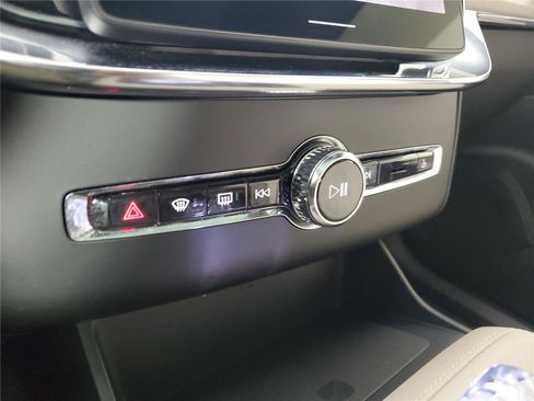 Certified 2026 Volvo XC90 B6 Plus w/ Protection Package Premier AWD/4WD image 30