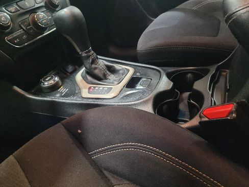 Used 2016 Jeep Cherokee Latitude w/ Comfort/Convenience Group image 26