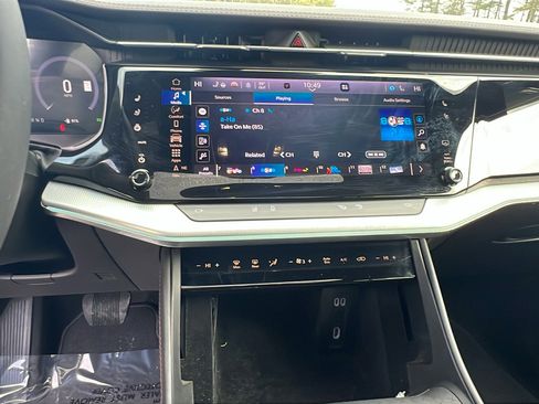 Used 2024 Jeep Wagoneer Launch Edition image 32