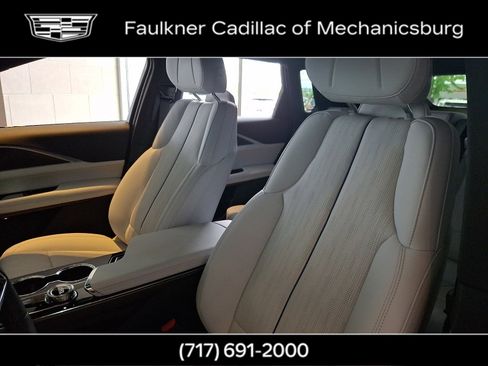 New 2026 Cadillac Lyriq Luxury AWD/4WD image 17