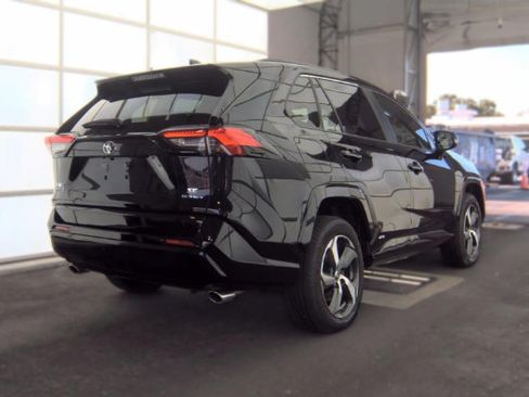 Used 2025 Toyota RAV4 SE w/ Weather & Moonroof Package AWD/4WD image 2