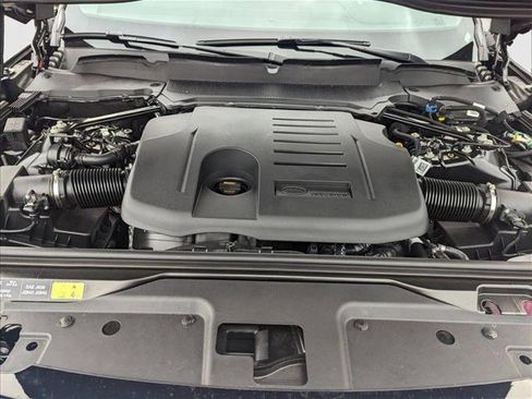 New 2024 Land Rover Discovery Metropolitan Edition image 18