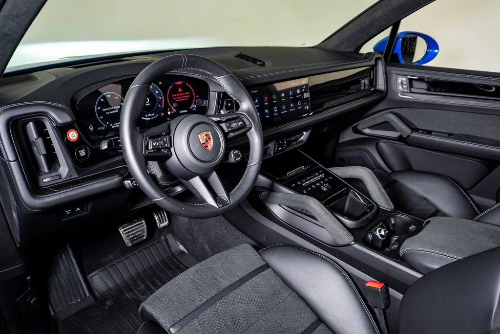 Used 2025 Porsche Cayenne GTS AWD/4WD image 4
