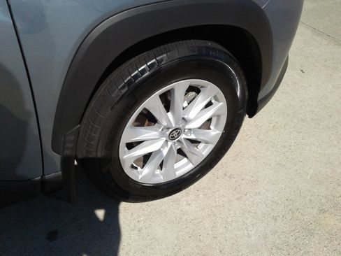 Used 2024 Toyota Corolla Cross LE image 9