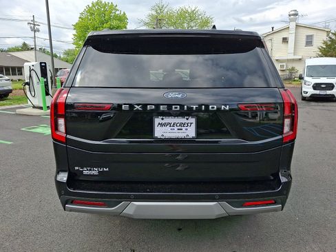 Used 2025 Ford Expedition Platinum w/ Driver's Package AWD/4WD image 6