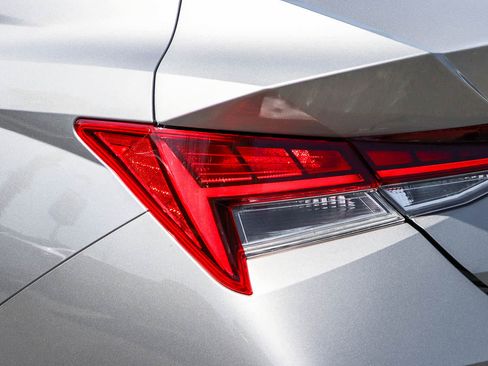 Used 2025 Hyundai Elantra Limited FWD image 11