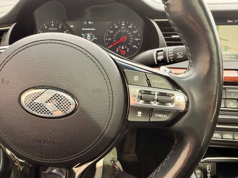 Used 2018 Kia Cadenza Technology image 21