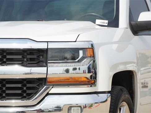 Used 2018 Chevrolet Silverado 1500 LT w/ Texas Edition image 4