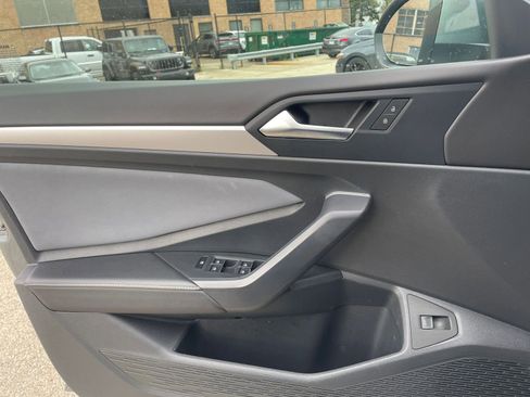 Used 2025 Volkswagen Jetta SE image 18