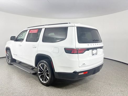 Used 2023 Jeep Wagoneer Series III w/ Premium Group I AWD/4WD image 5