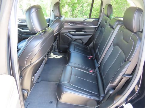 Certified 2023 Jeep Grand Cherokee Limited AWD/4WD image 27