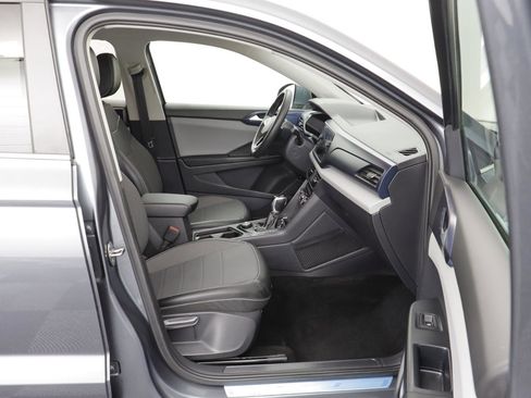 Certified 2023 Volkswagen Taos SE w/ Black Wheel Package image 19