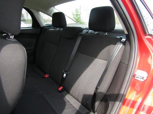 Used 2018 Ford Focus SE FWD image 19