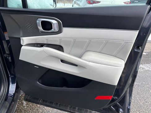 Certified 2023 Kia Sorento SX Prestige w/ Panoramic Sunroof Package image 17