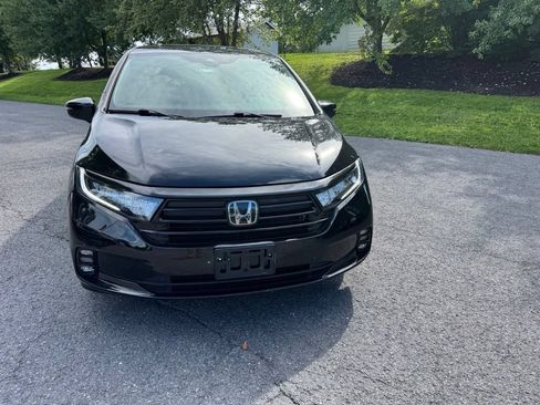 Used 2023 Honda Odyssey Sport image 2