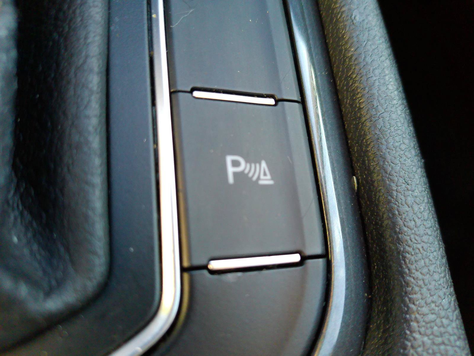 Used 2021 Volkswagen Tiguan SEL AWD/4WD image 26