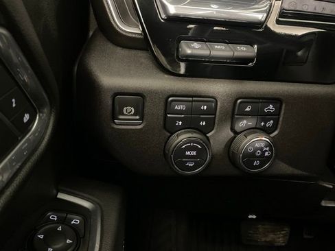 Used 2025 Chevrolet Silverado 2500 LTZ w/ LTZ Convenience Package image 27