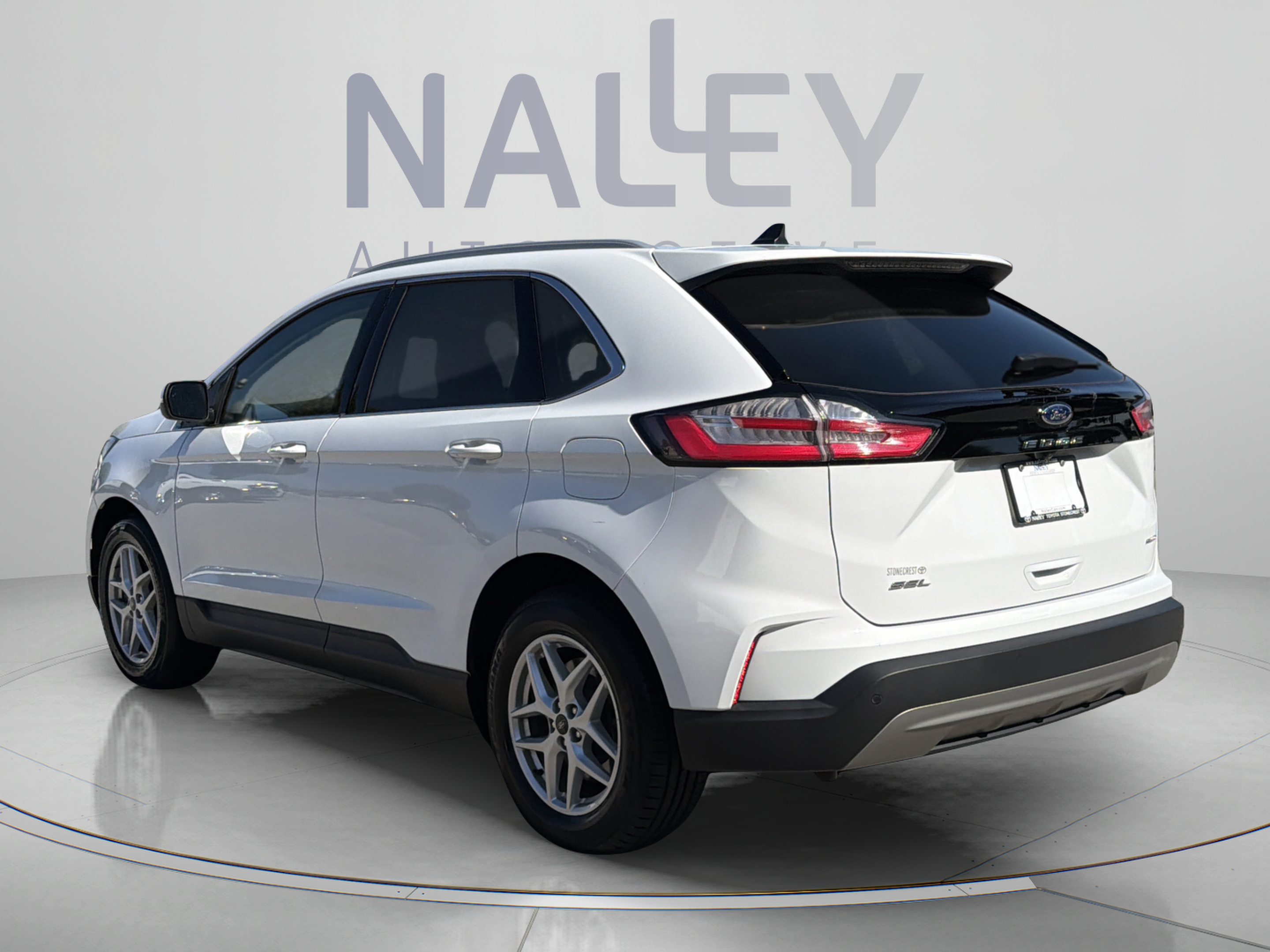 Used 2024 Ford Edge SEL w/ Convenience Package AWD/4WD image 3