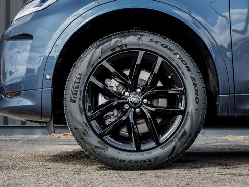 Used 2025 Land Rover Discovery Sport S image 4