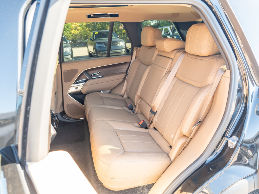 Used 2023 Land Rover Range Rover SE AWD/4WD image 36